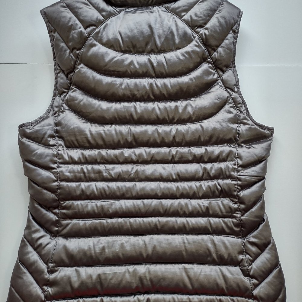 Bernardo Quilted Goose Down Puffer Vest  Cabincore Quiet Luxury Size Small - Picture 4 of 5
